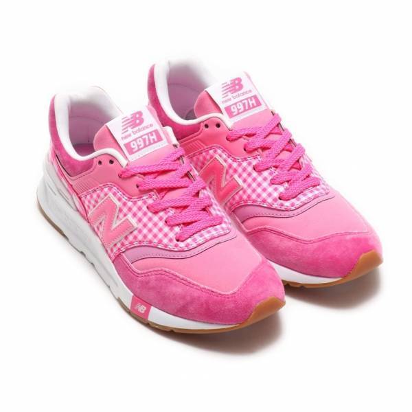 ニューバランス × アトモスの限定スニーカー「CM997HPC」ピンク＆ホワイトのギンガムチェック