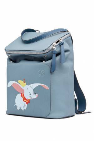 ロエベからディズニー『ダンボ』の限定メンズ&ウィメンズウェア、“ダンボグレー”のバッグパックも