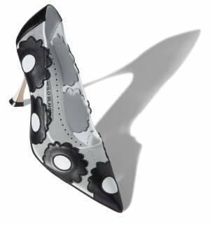 マノロ ブラニク19年夏の新作シューズ、フラワーレザーパンプスやドット柄ミュール