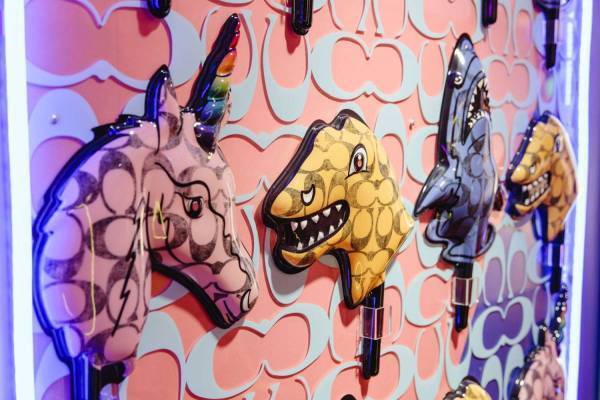 コーチ「NY×日本」の体験型イベント“LIFE COACH 東京”屋台ゲームやタロット占い