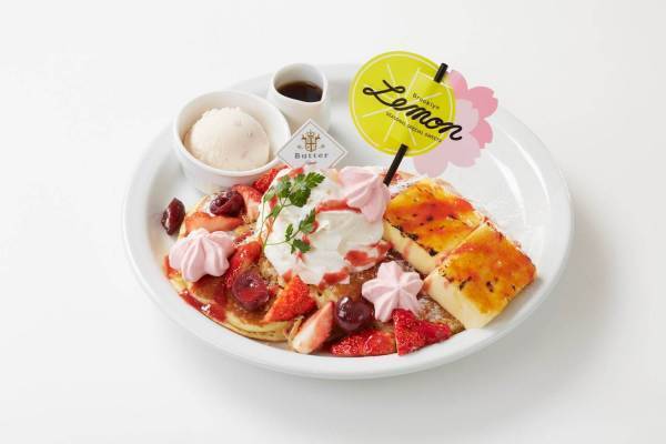 パンケーキ専門店「バター」桜×イチゴを合わせた季節限定メニュー発売、桜色のレモネードも