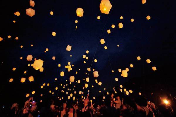 約500個のランタンが夜空を舞う「スカイランタンナイトin 南伊豆」初開催