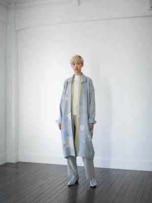 まとふ2019-20年秋冬コレクション、冬の津軽を舞台に雪が届けてくれるもの