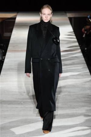 ビューティフルピープル 19年秋冬シーズン、幾通りにも着こなせる新アプローチ「サイド シー」