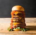 ハンバーガーのビーフパティを無限に増量、六本木のカスタムバーガー「ザ・カウンター」で