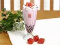 春水堂「タピオカ苺ミルクティー」フレッシュ苺×もちもちタピオカの春色ドリンク