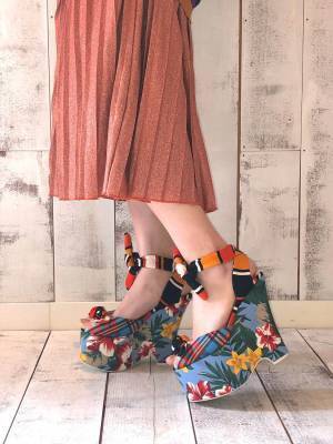 ジェフリーキャンベル「花柄厚底ソールサンダル」"ハイビスカス柄"×チェック×ボーダー