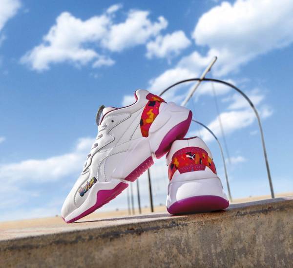 プーマ「バービー」とコラボスニーカー、鮮やかなグラフィック×90年代着想のチャンキーソール