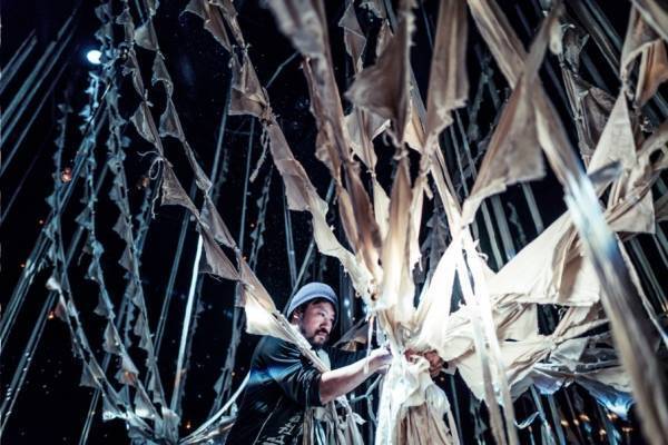 舞台「仕立て屋のサーカス」特別公演が新宿で、ゲストに女優の中嶋朋子や音楽家・青柳拓次ら