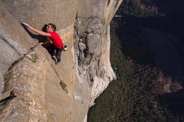 映画『フリーソロ』素手だけで断崖絶壁に挑む極限クライミングドキュメンタリー