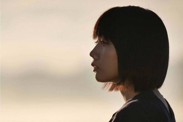 映画『わたしは光をにぎっている』松本穂香主演、“子供のまんま”でいたい女の子の小さな物語