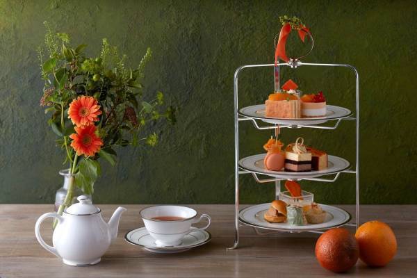 グランドニッコー東京 台場の“オレンジ色”アフタヌーンティー、オレンジやマンゴーのスイーツ