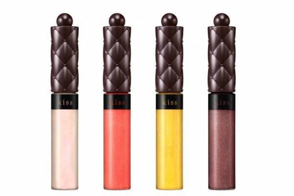 キス“ツヤを重ねて楽しむ”ニュアンスグロスに新色、ミルキーオーロラ＆ラメ入りコーラルピンク