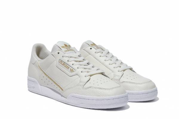 アディダス オリジナルス×エディフィスのコラボスニーカー、ゴールドカラーを用いたシンプルな1足