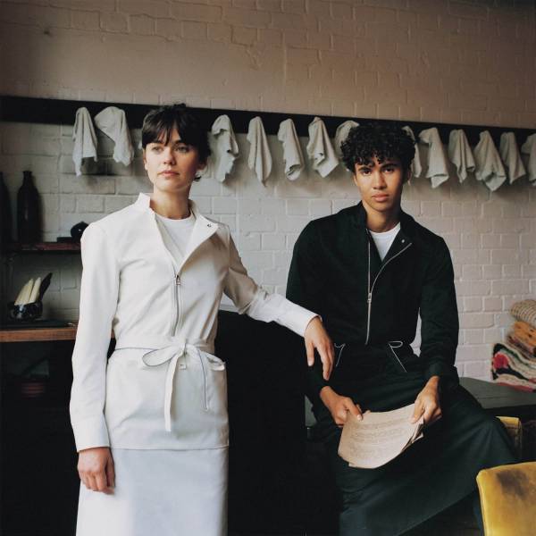 小野塚秋良のワークウエア「ハクイ(HAKUÏ)」新作、ライダースジャケットやトロンプルイユのエプロン