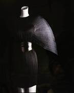 神戸ファッション美術館で、“ドレープの魔術師”デザイナー鳥丸軍雪の特別展 - ドレスなど約80点展示