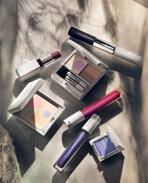 キッカ19年夏コスメ、大人のためのリップグロスに深み色＆“輝く夜空”イメージの新アイカラー