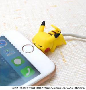 ピカチュウ&ピチューが“ガブっと噛みつき”断線防止、iPhone用アクセサリー「ケーブルバイト」新作