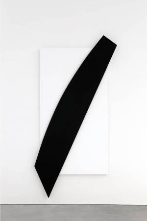 展覧会「抽象世界」大阪・国立国際美術館で、ディオールのドレスになった現代美術家の作品など