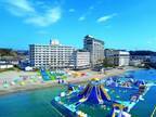 「勝浦ウォーターアイランド」千葉・勝浦中央海水浴場に、日本最大級・全長180m超の巨大アトラクション