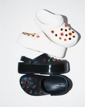 ビームス×クロックス - 煌めくビジューやフリンジ、サンバイザー付きメンズ・ウィメンズシューズ発売