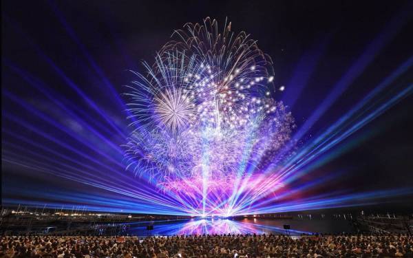 「スペシャル大花火」長崎ハウステンボスで13,000発の花火ショー、ジブリ音楽&DJ KOOとコラボ