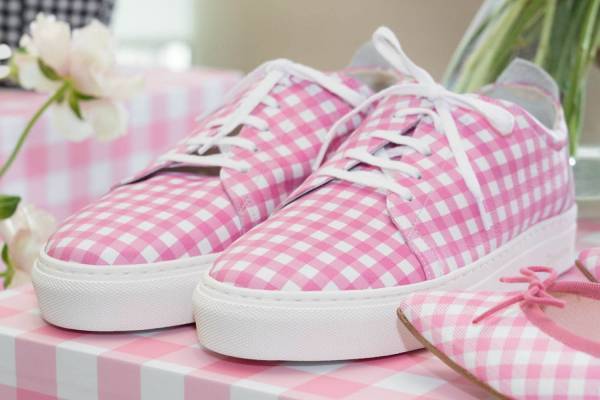 レペット限定ポインテッドシューズ、ピンクのギンガムチェックをストラップからかかとに
