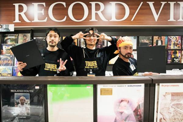 山田孝之・綾野剛・内田朝陽のバンド「THE XXXXXX」の展示会が渋谷で、ライブ衣装や楽器を展示