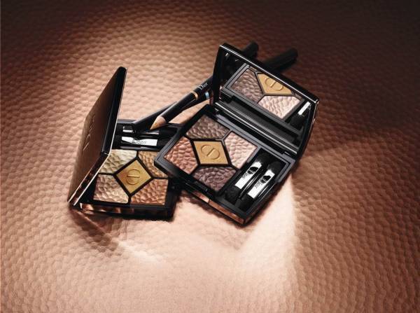 ディオール「アースカラーの風景」をイメージした夏コスメ、スモーキーアイを作るアイシャドウパレット
