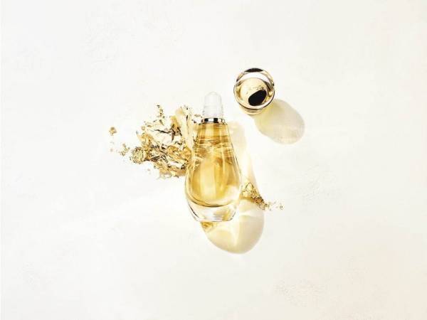 ディオール「ジャドール オードゥ パルファン」ロールオンフレグランス、ローズなど厳選した花々の香り