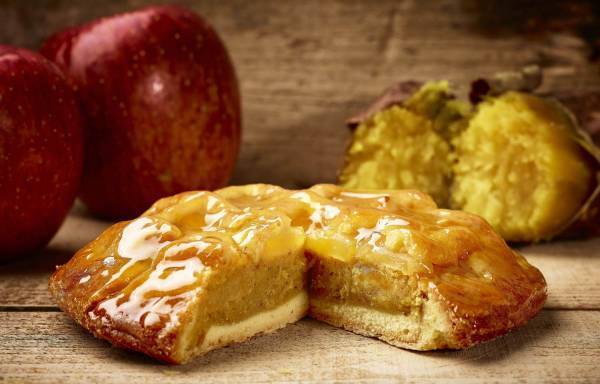 らぽっぽファームの「ポテトアップルパイ」がリニューアル、3種のやきいもペーストでおイモ感アップ