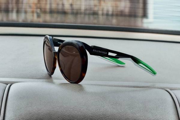 バレンシアガの限定アイウエア、スポーツモチーフを配したサングラスなど西武渋谷店限定ストアで発売