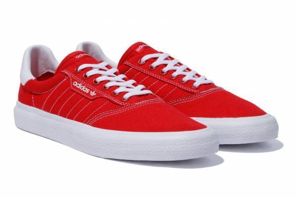 アディダス オリジナルスからスニーカー「3MC」の新色、グレージュ×ホワイトや限定レッド