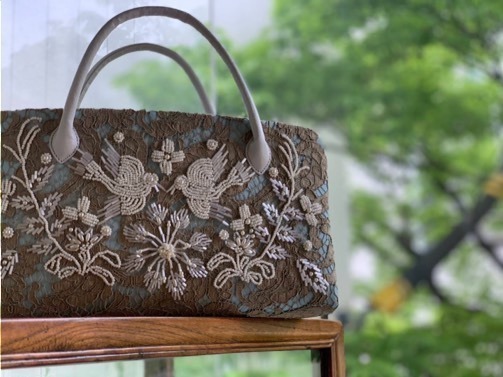 ケイタ マルヤマの新作「利休バッグ」、アーカイブ地＆立体フラワー刺繍