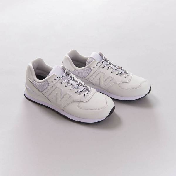 ニューバランス×ビューティ＆ユースのコラボスニーカー、白アッパーにブラック靴底の「ML574」