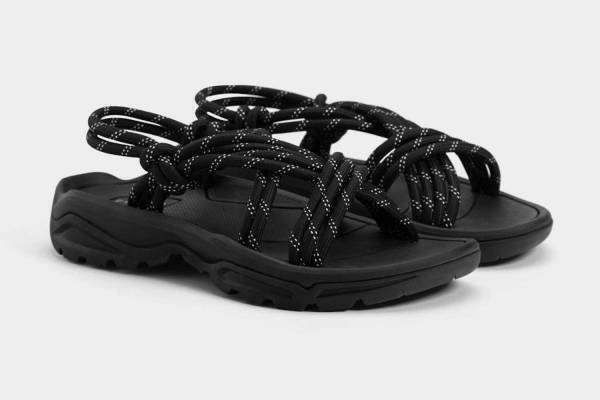 ベルシュカ、登山用クライミングロープをストラップにしたメンズサンダル