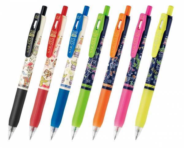 「トイ・ストーリー」のボールペン、ウッディやエイリアンの手描き風デザイン