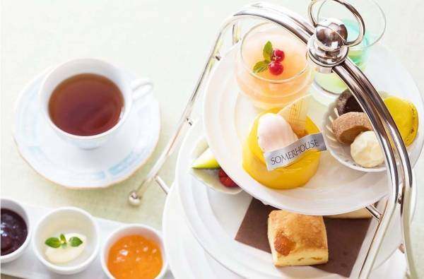 横浜ベイホテル東急「夏アフタヌーンティー」マンゴーや桃を使ったスイーツ＆17種のドリンク