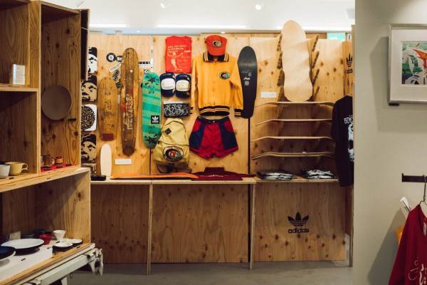 日本のスケートカルチャーに焦点、展覧会「LOVE SKATEBOARD JAPAN」が表参道で