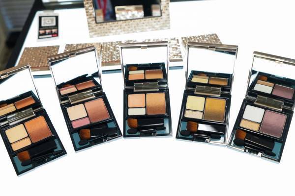 マキアージュ“目を大きく見せる”アイシャドウ「運命のブラウン」新作、簡単プロ級グラデアイに