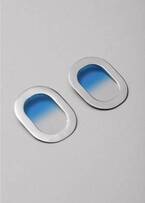 “飛行機の窓”モチーフのイヤリングがオール ブルースから、青空・夕焼け・夜空を表現