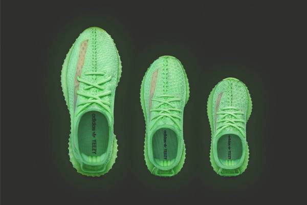 アディダス + カニエ・ウエスト“暗闇で光る”スニーカー「YEEZY BOOST」の新作