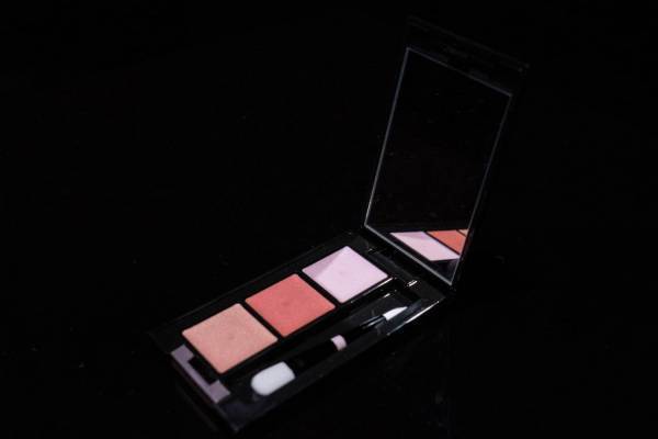 カネボウ19年秋冬コスメ - 濡れたようなツヤ＆濃密カラーの“濡れメタルルージュ”