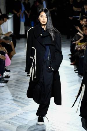ワイズ バングオン！「ZENTHE」コレクション、Y's 表参道で - 多彩な表情を生み出すコート