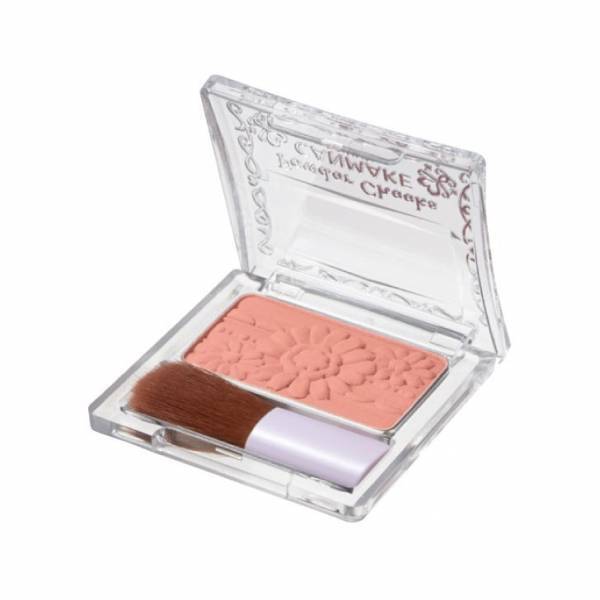 キャンメイク“偏光パール”入りコーラルチークで艶めく頬に