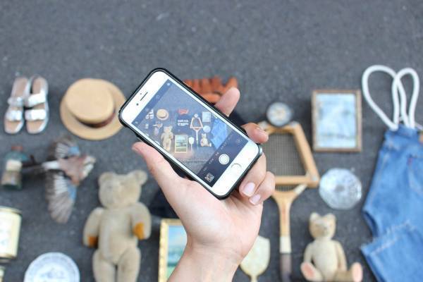 東欧アンティークを組み合わせたアクセサリーや古着の展示販売、パスザバトン 表参道で