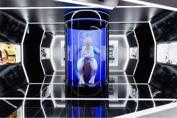 「ポケモンセンター」渋谷パルコに、スワロフスキー・クリスタルのピカチュウキーホルダーやスマホケース