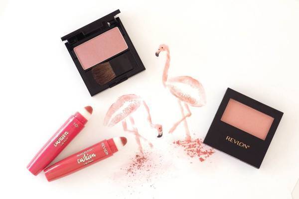 レブロン、クッションタイプの人気ティント リップ＆チークに“フラミンゴカラー”の新色