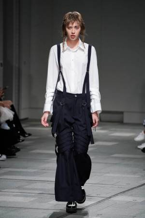 リミ フゥ 2019-20年秋冬コレクション - 呼応する衣服と身体の関係性