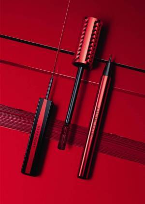 ジバンシイ“24時間”美しさが続く新作アイライナー&マスカラ、ツヤ・煌めきのカラーアイライナー